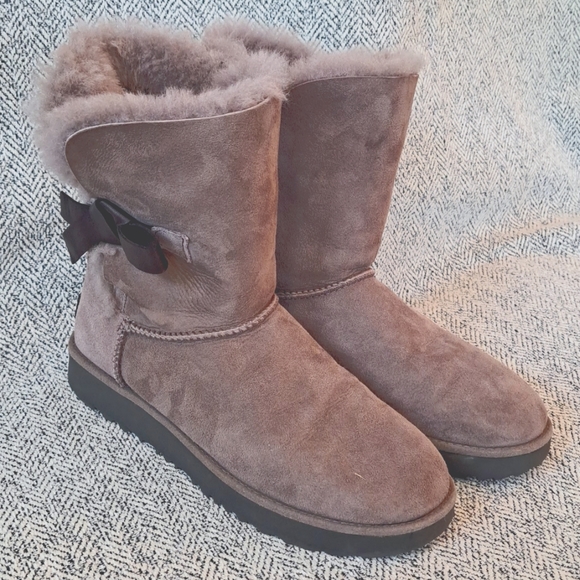 UGG Shoes - Ugg Classic Knot Shearling Lined Boots, Size 8.5